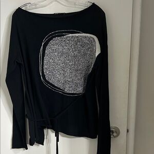 Sarah Pacino Black Long-Sleeve sweater with White Graphic and a tie